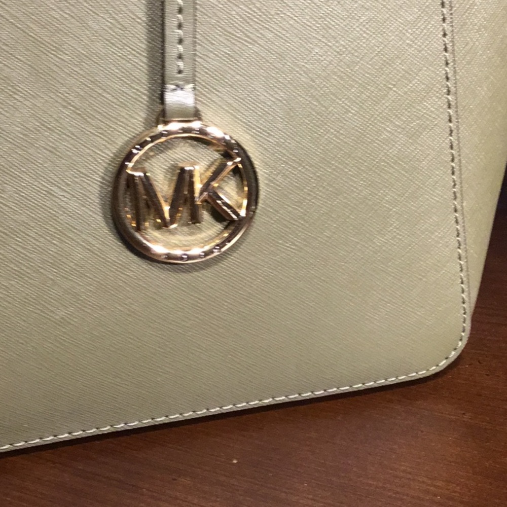 Michael Kors Green Leather MARILYN  Tote with Signature Charm NWT - Picture 11 of 11